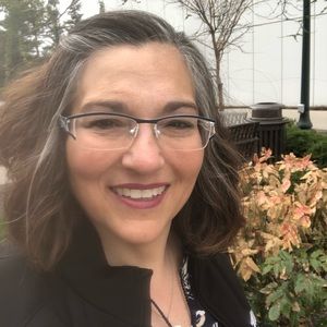 Meet your Posher, Lora